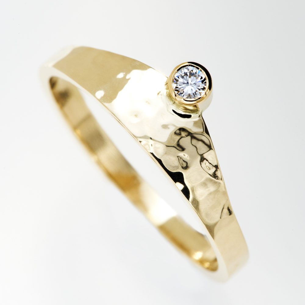 Gold ring with diamond