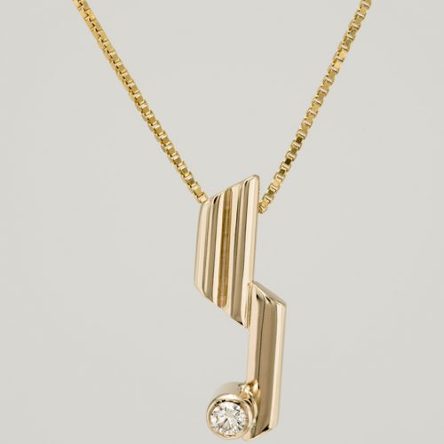 Gold necklace with diamond