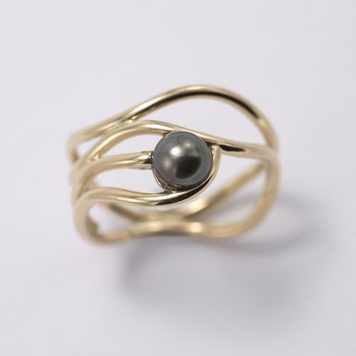 Gold ring with pearl