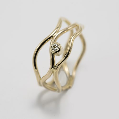 Gold ring with diamond