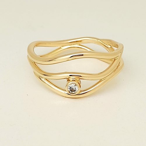 Gold ring with diamond