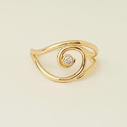 Spiral gold ring with diamond